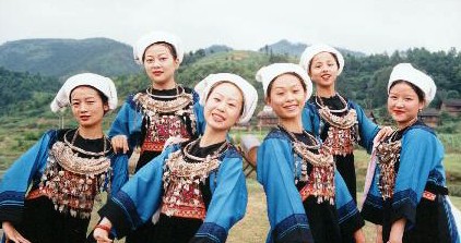 水族服饰的特点