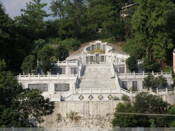 墓地风水：揭秘墓地风水对后人的影响