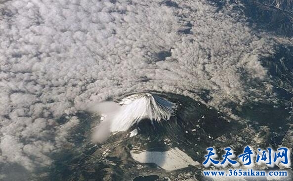 富士山喷发2.jpg