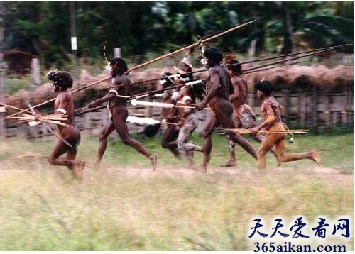 揭秘非洲食人族残忍吃人场景，女人肉是无上美味！