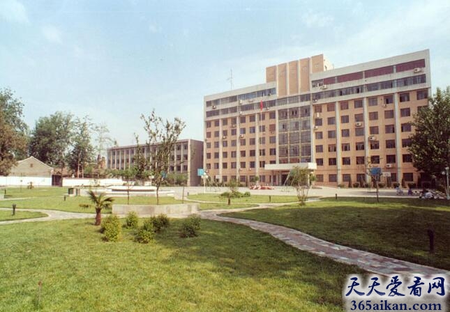 中国人民解放军信息工程大学.jpg