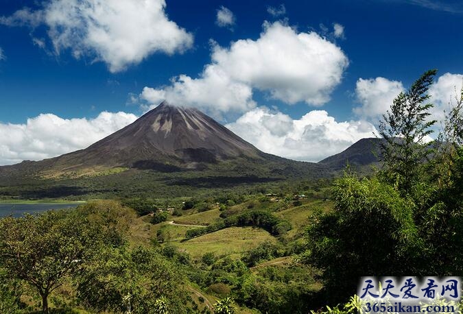 阿雷纳尔火山.jpg