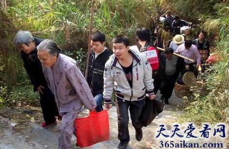 梦见上山祭祖