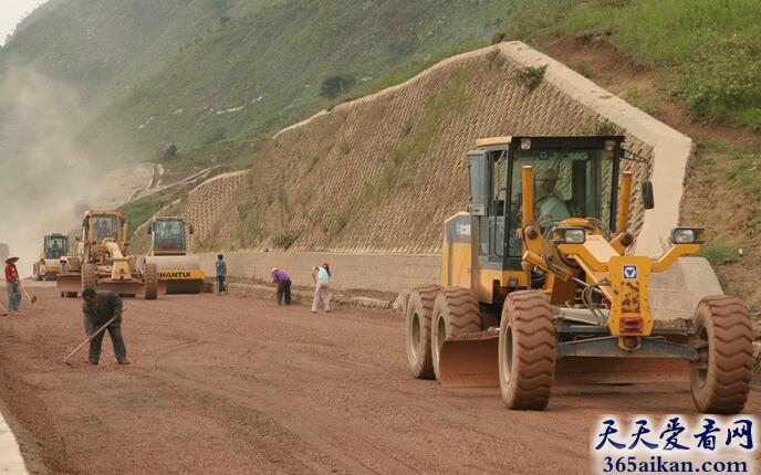 梦见道路施工意味什么？梦见道路施工好不好？