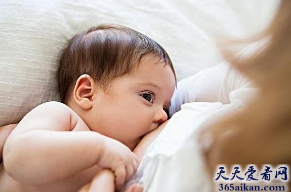 梦见小女孩吃奶是什么意思？