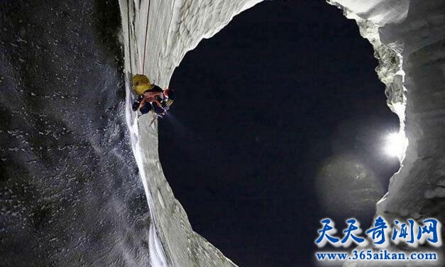 俄罗斯末日天坑是怎么样的？末日天坑是怎样形成的？