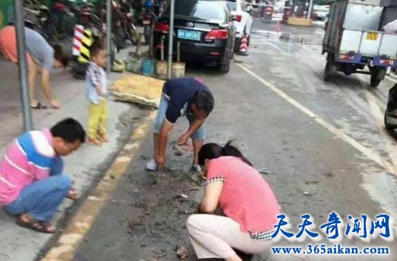 广州暴雨洪水洗劫珠宝城，雨停后世民纷纷在淤泥处挖宝！