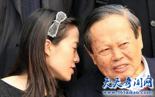 杨振宁 翁帆.jpg