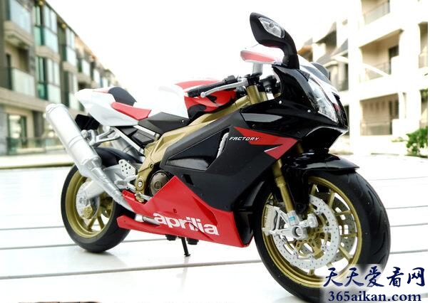 Aprilia RSV 1000R Mille.jpg